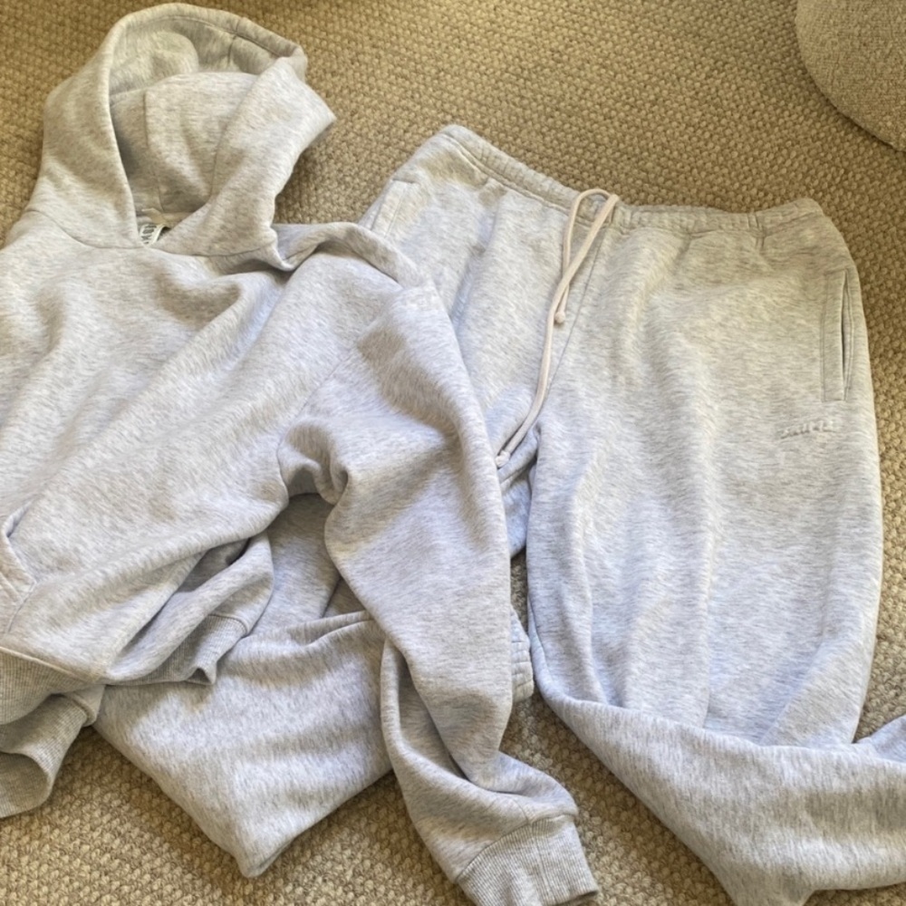 Gray SKIMS sweat set hoodie and sweatpants